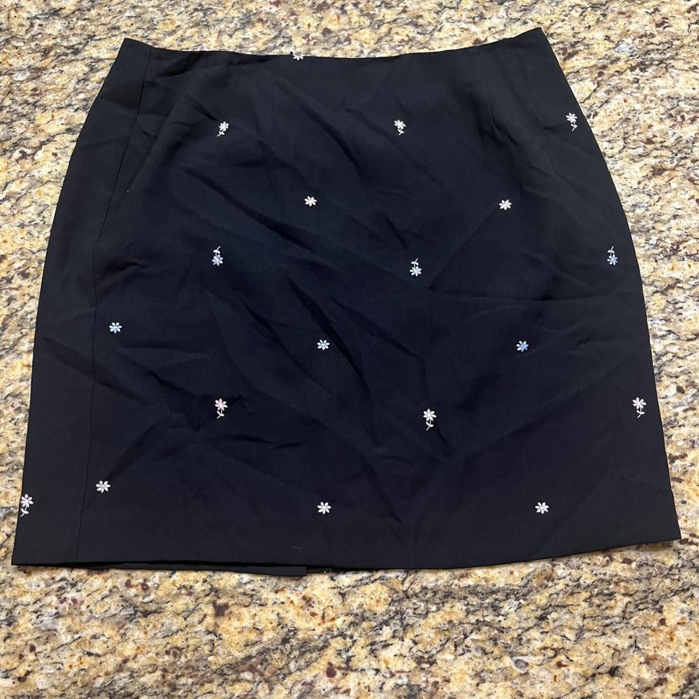 VIntage Women Black Floral Embroidered Mini Skirt Size 18 Straight Lined